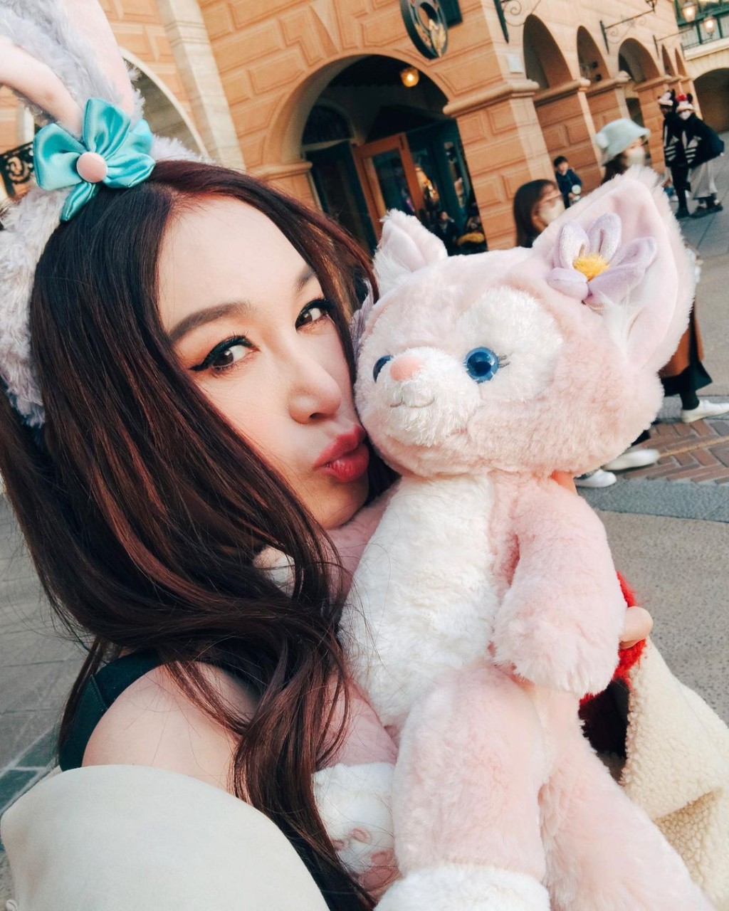 溫碧霞去東京迪士尼重拾童真。